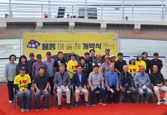 2천여 명 찾은‘2025 선재도 풀등...
