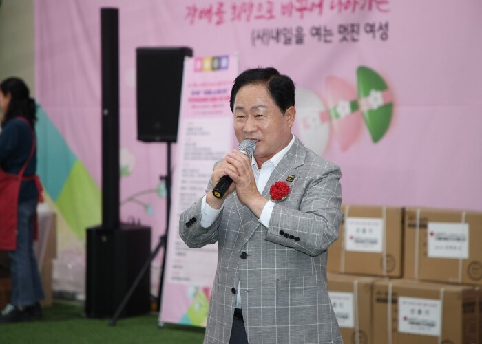 주광덕 남양주시장, 사랑의 송편 나눔 행사서 장애여성 격려와 따뜻한 인사 전해