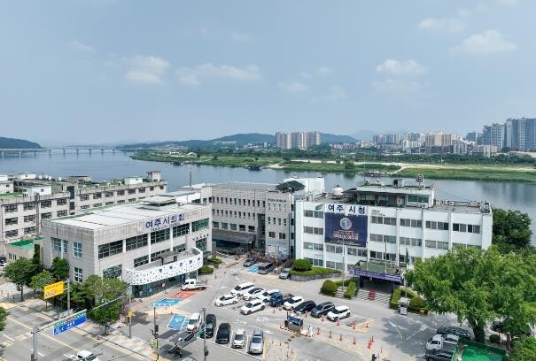 "여주시 어르신의 품격있는 노후를 응원합니다"