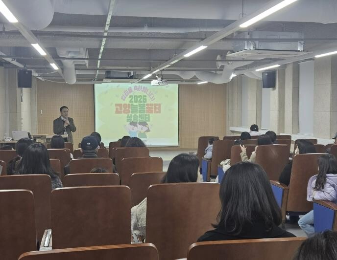 달빛 아래 피어나는 따뜻한 돌봄! 고...