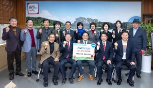 대한노인회 제천시지회, 제천시 공공기관 유치 염원 담아 기탁금 전달