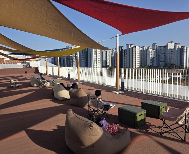 충남도서관 하늘정원, 복합 공간으로 ...